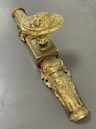 Литая ручка поворотная